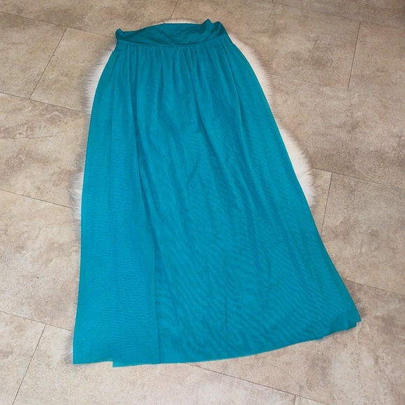 Jets by Jessika Allen Tulle Aspire Layered Mesh Maxi Coverup Skirt - Picture 6 of 7